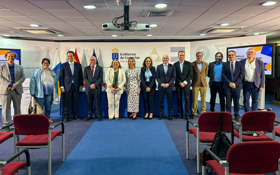 Juan Antonio Rodríguez, presidente del Consejo Canario de Colegios de Abogados, participa en la jornada conmemorativa del aniversario de la Ley Orgánica 1/2018, de 5 de noviembre, celebrada en Gran Canaria