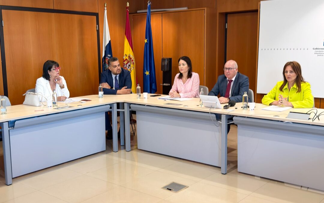 El Consejo Canario de Colegios de Abogados asiste a la presentación de Carpeta Justicia