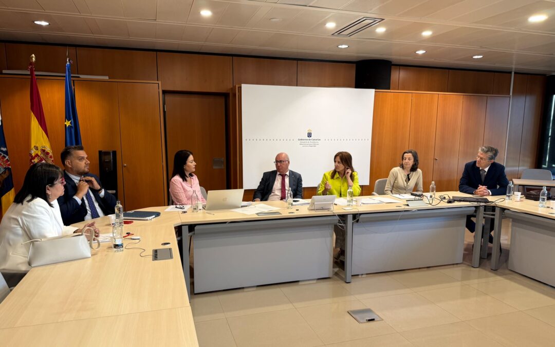 El Consejo Canario de Colegios de Abogados se reúne con la consejería de Presidencia, Administraciones Públicas, Justicia y Seguridad del Gobierno de Canarias para tratar asuntos de interés para la abogacía canaria